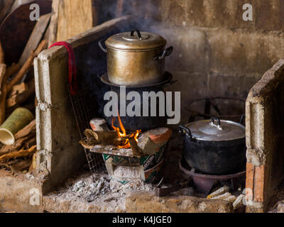 Holzofen in der traditionellen Küche, Chiang Rai, Thailand Stockfoto