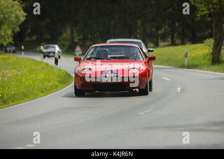 Brilon, Deutschland - 13. Mai 2017: Oldtimer Sauerland Round trip Porsche 928 Stockfoto