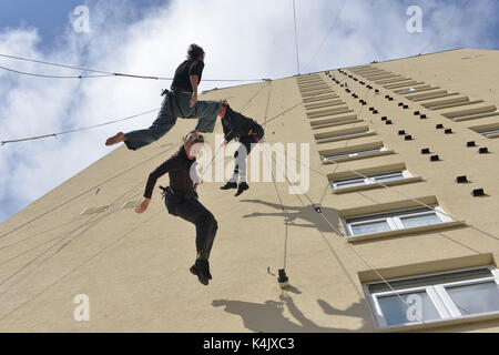 Französische Antenne Darsteller Clairière Stadt in Wiltshire Haus, Kemp Town Proben für das Brighton Festival. Stockfoto