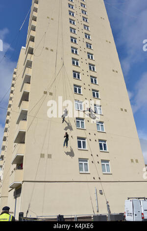 Französische Antenne Darsteller Clairière Stadt in Wiltshire Haus, Kemp Town Proben für das Brighton Festival. Stockfoto