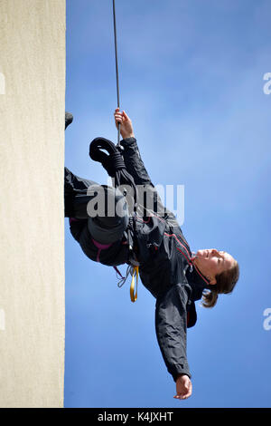 Französische Antenne Darsteller Clairière Stadt in Wiltshire Haus, Kemp Town Proben für das Brighton Festival. Stockfoto