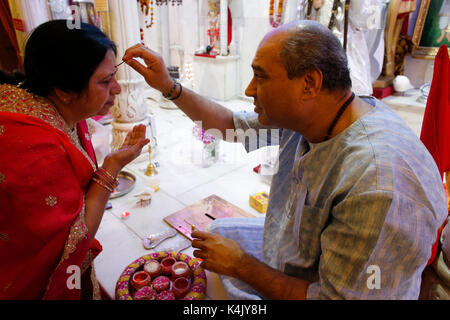 Diwali Puja, Jalaram Prathna Hindu Tempel, Leicester, Leicestershire, England, Vereinigtes Königreich, Europa Stockfoto