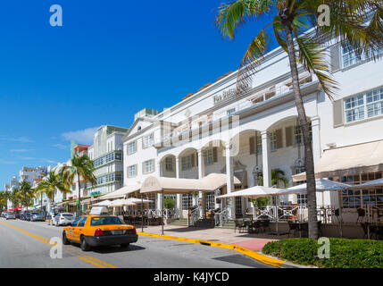 Ocean Drive und Art déco-Architektur und Yellow Cab, Miami Beach, Miami, Florida, Vereinigte Staaten von Amerika, Nordamerika Stockfoto