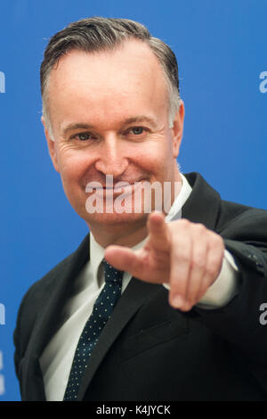 Schottische Romancier und non-fiction Autor Andrew O'Hagan besucht einen Fotoauftrag während des Edinburgh International Book Festival am 12. August 2017 in Edi Stockfoto