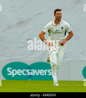 Leeds, Großbritannien. 6. Sep 2017. JAMES FRANKLIN Bowling für Middlesex CCC vs Yorkshire CCC v Middlesex CCC während der specsavers County Championship Match bei Headingley Carneige Stadium, Leeds. Credit: Stephen Gaunt/Alamy leben Nachrichten Stockfoto