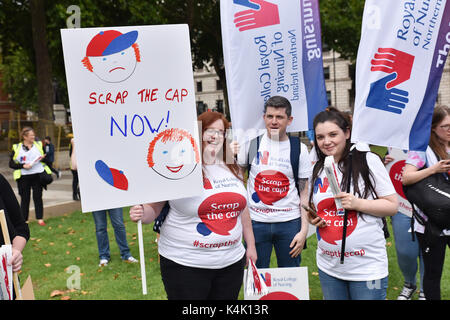 Parliament Square, London, UK. 6. September 2017. Mitglieder der RCN-Bühne ein Mist der Gap" Protest im Parlament Platz, der gegen die Pay Gap. Quelle: Matthew Chattle/Alamy leben Nachrichten Stockfoto