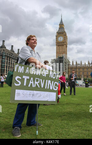 London, Großbritannien. 6 Sep, 2017. Hunderte von Mitgliedern aus der (rcn) Royal College der Krankenpflege eine Kundgebung in Parliament Square zu Kampagne gegen die 1 Prozent Pay Gap für Krankenschwestern und Krankenpfleger, die von der Regierung auferlegten Kredit inszeniert: Amer ghazzal/alamy leben Nachrichten Stockfoto