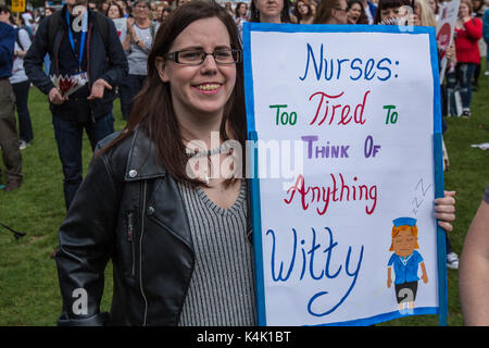 London, Großbritannien. 6. Sep 2017. In einem Protest durch die königliche Hochschule der Krankenpflege organisiert, Krankenschwestern sammelten in Central London zu protestieren gegen die Regierungen den öffentlichen Sektor Pay Gap fortgesetzt. Quelle: David Rowe/Alamy leben Nachrichten Stockfoto