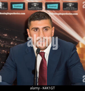 Berlin, Deutschland. 06 Sep, 2017. Während der Pressekonferenz, von links Marco Huck, - WBSS - Pressekonferenz in der Max-Schmeling-Halle, GER, Berlin, 06.09.2017, Foto: Uwe Koch/fotobasis.de Quelle: Uwe Koch/Alamy leben Nachrichten Stockfoto