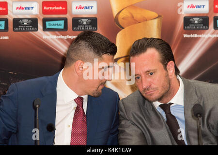 Berlin, Deutschland. 06 Sep, 2017. Während der Pressekonferenz, von links Marco Huck, Kalle Sauerland, - WBSS - Pressekonferenz in der Max-Schmeling-Halle, GER, Berlin, 06.09.2017, Foto: Uwe Koch/fotobasis.de Quelle: Uwe Koch/Alamy leben Nachrichten Stockfoto