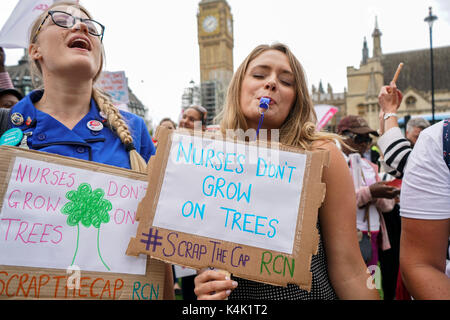 London, England, UK. 6. Sep 2017. Die Royal Collage der Krankenpflege hielt eine Demonstration auf dem Parliament Square, der Regierung zu verlangen, endet die 1% pay Karpfen. Credit: Siehe Li/Alamy leben Nachrichten Stockfoto