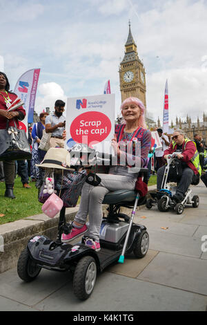 London, England, UK. 6. Sep 2017. Die Royal Collage der Krankenpflege hielt eine Demonstration auf dem Parliament Square, der Regierung zu verlangen, endet die 1% pay Karpfen. Credit: Siehe Li/Alamy leben Nachrichten Stockfoto