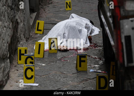 Neapel, Italien. 6. September 2017. Zwei Mord der Camorra in Neapel, die Opfer Edoardo Amoruso Schwager des Giuliano Brüder, der ehemalige Chef der Forcella ist Salvatore Dragonetti Credit: Unabhängige Fotoagentur Srl/Alamy leben Nachrichten Stockfoto