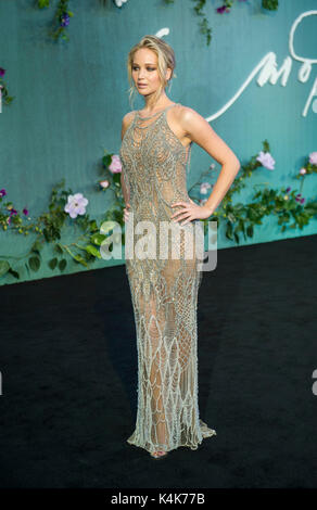 LONDON, ENGLAND - SEPTEMBER 06: Jennifer Lawrence die 'Mutter besucht!" Das britische Premiere im Odeon Leicester Square am 6. September 2017 in London, England. Credit: Gary Mitchell/Alamy leben Nachrichten Stockfoto