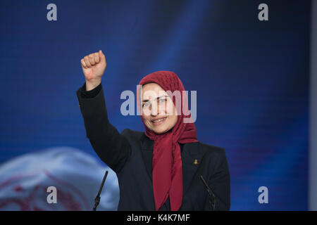 MEK, Tirana, Albanien. 06 Sep, 2017. Die iranische Opposition, Organisation der Volksmojahedin des Iran (PMOI/MEK) feierte den 52. Jahrestag ihrer Gründung durch die Wahl eines neuen Generalsekretärs, Zahra Merrikhi in einem ihrer Zentren in Tirana am 6. September 2017. Merrikhi, ein Veteran Mitglied der PMOI versprach, alle Ressourcen der PMOI zu Freiheit und Demokratie im Iran zu etablieren. Credit: siavosh Hosseini/Alamy leben Nachrichten Stockfoto