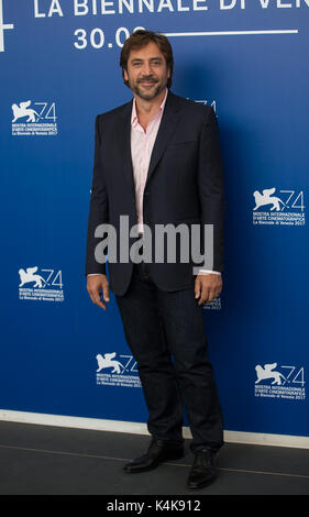 Venedig, Italien. 6. Sep 2017. Schauspieler Javier Bardem besucht das Fotoshooting des Films "Lieben Pablo" auf dem 74. Filmfestival in Venedig Venedig, Italien, Sept. 6, 2017. Credit: Jin Yu/Xinhua/Alamy leben Nachrichten Stockfoto