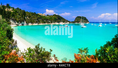 Schöne ruhige Inseln von Griechenland - Paxos (Ionische Inseln). malerische Lakka Dorf und Turquoise Bay Stockfoto