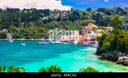 Schöne ruhige Inseln von Griechenland - Paxos (Ionische Inseln). malerische Lakka Dorf und Turquoise Bay Stockfoto