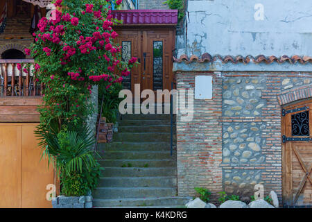 Schöne Straßen und Häuser der Stadt Sighnaghi Kacheti Georgien. Sighnaghi genannt die Stadt der Liebe Stockfoto