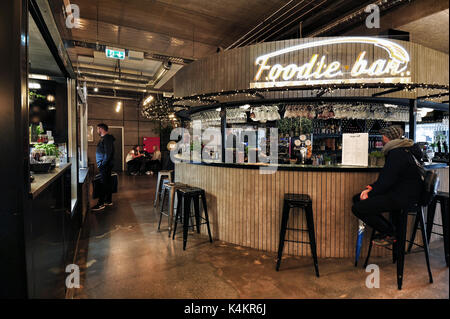 Aarhus Central Food Market in Aarhus, Dänemark. In der Fußgängerzone in der Nähe von Århus entfernt, diesen Markt bietet die perfekte kulinarische exp Stockfoto
