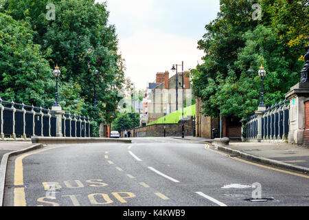 Hornsey Lane Bridge, dem Viktorianischen 'Highgate Torbogen', berüchtigt für zahlreiche Selbstmorde Stockfoto