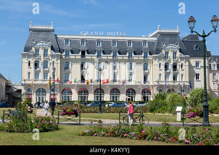 France, Calvados (14), Cabourg, le Grand Hôtel vu côté ville // France, Calvados, Cabourg, das Grand Hotel von der Stadtseite aus gesehen Stockfoto