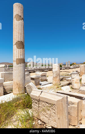Antiken Säulen in der archäologischen Stätte von Delos Insel, Kykladen, Griechenland Stockfoto