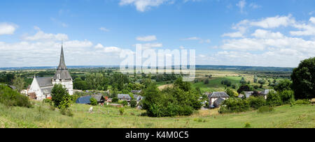 France, Eure (27), région du Marais-Vernier, Marais-Vernier, l'église et le Village à flanc de côteau et le marais en Fond // Frankreich, Eure, Marais-Ver Stockfoto