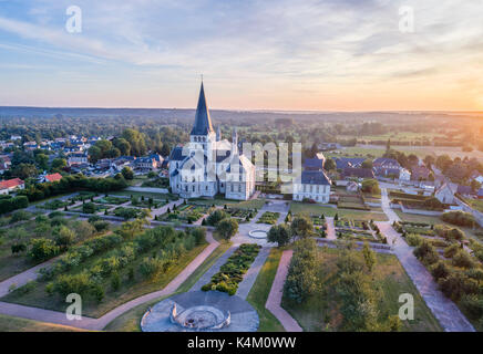 France, seine-Maritime (76), Saint-Martin-de-Boscherville, abbaye Saint-Georges de Boscherville le soir (vue aérienne) // Frankreich, seine-Maritime, Sain Stockfoto