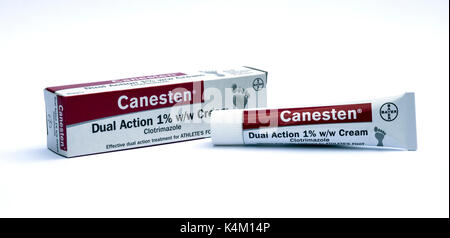 Canesten Dual Action 1% Creme für die Behandlung von Fuß des Athleten Stockfoto