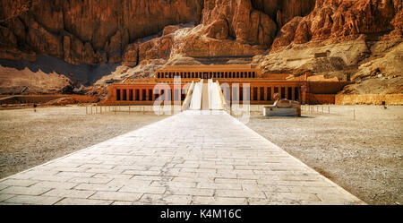 Ägypten. Luxor. Deir el-Bahari (Deir el-Bahri). Der Totentempel der Hatschepsut Stockfoto