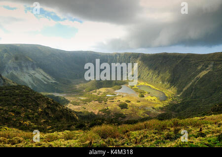 Der Krater des großen Vulkans in Faial (Caldeira). Azoren, Portugal Stockfoto