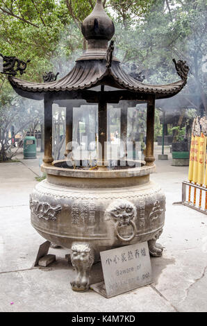 HONG KONG, CHINA - 4. Mai 2013: ein Ort der Anbetung in Ngong Ping Village auf Lantau, Hong Kong Stockfoto