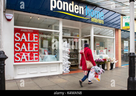 Ponden Home Interiors Sommer Vertrieb, Verkauf Banner, Schaufenster, Store, Business Design, Einzelhandel, Illustration, Markt,, Zeichen, Straße, Mode, front, Werbung, Shopping, style, Gebäude, Symbol, kommerzielle, Tür, Moderne, Handel, Label, Marketing, Rabatt, Poster, Konzept, außen, Haus, Boutique, Werbung, Board, Storefront, Stadt, in der Lord Street, Southport, Merseyside, UK Stockfoto