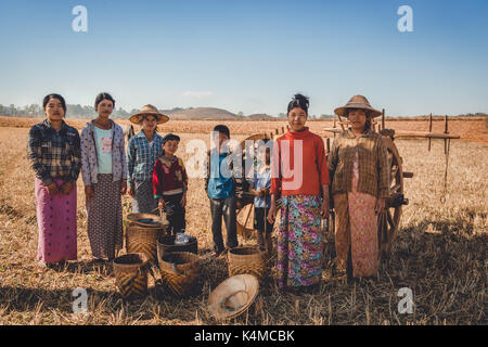 Shan Staat, Myanmar Dez. 26, 2013. Real Life offene Fotos von Einheimischen, die in ländlichen Shan Staat, Myanmar, Birma. Stockfoto