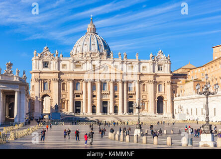 ITALIEN ROM VATIKANSTADT Petersplatz und Petersdom Vatikanstadt Rom Latium Italien EU Europa Stockfoto