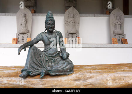 Statuen von Gottheiten im Jian Chinxiu Tempel in Jian Township, Hualien County, Taiwan Stockfoto