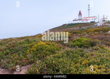 Landschaft von Cabo da Roca mit dem Leuchtturm im Hintergrund Stockfoto