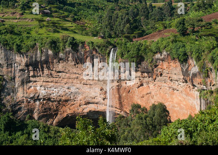 Ein Blick hinunter auf die SIPI-Baugruppe fällt im Osten Ugandas, Uganda, Afrika Stockfoto