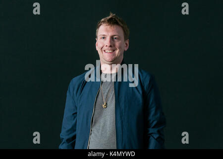 Britische Schauspieler Joe Lycett besucht einen Fotoauftrag während des Edinburgh International Book Festival am 12. August in Edinburgh, Schottland 2017. Stockfoto