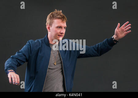 Britische Schauspieler Joe Lycett besucht einen Fotoauftrag während des Edinburgh International Book Festival am 12. August in Edinburgh, Schottland 2017. Stockfoto