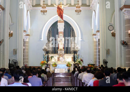 Die Sonntagsmesse feiern, Eucharistie, St. Philip Kirche (huyen Sy Kirche), Ho Chi Minh City, Vietnam, Indochina, Südostasien, Asien Stockfoto