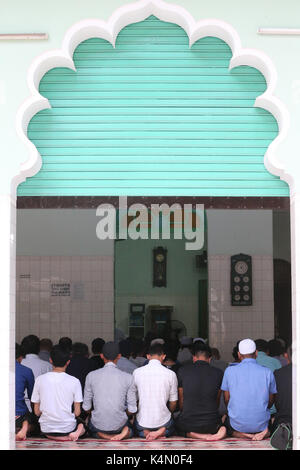 Muslime beten, Masjid Musulman (Saigon Central Mosque), Salat, Ho Chi Minh City, Vietnam, Indochina, Südostasien, Asien Stockfoto