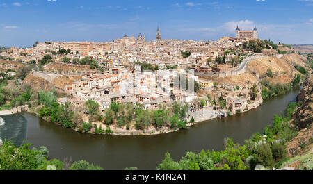 Blick auf den Fluss Tajo in Santa Maria Kathedrale und Alcazar, Weltkulturerbe der UNESCO, Toledo, Kastilien-La Mancha, Spanien, Europa Stockfoto