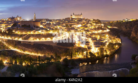 Blick auf den Fluss Tajo in Santa Maria Kathedrale und Alcazar, Weltkulturerbe der UNESCO, Toledo, Kastilien-La Mancha, Spanien, Europa Stockfoto