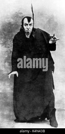 Maurice Renaud, französischer Opern Bariton, als Mephisto in Hector Berlioz' Legende dramatique' La Damnation de Faust". Maurice Renaud: 24. Juli 1861 - 16. Oktober 1933. Stockfoto