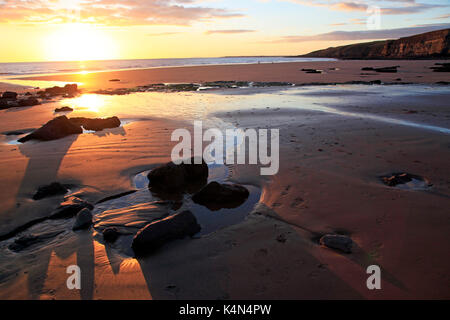 Ein Strand bei Ebbe in der Nähe von ogmore Vale von Glamorgan, South Wales, Großbritannien, Europa Stockfoto