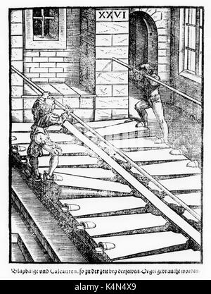 Holzschnitt aus Praetorius' yntagma Musicum', 1619 - Übersicht Männer treten Orgel Pedale der großen Kirchenorgel Stockfoto