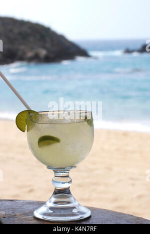 Kaltes Getränk im Paradies - Mayto, Mexiko, Cabo Corrientes, Jalisco Stockfoto