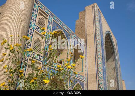 Ulugh Beg madrasa/Ulugbek Madrasah/Ulug Beg Madrasah mit blauen Fliesen und Mosaiken in Buchara, Usbekistan Stockfoto